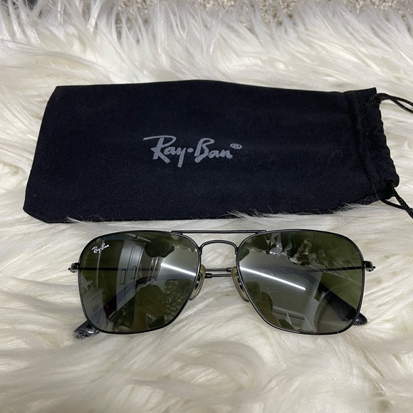 Ray-Ban Other - Uni-sex Ray-Ban Caravan gunmetal frame w/ drawstring storage bag RB3136